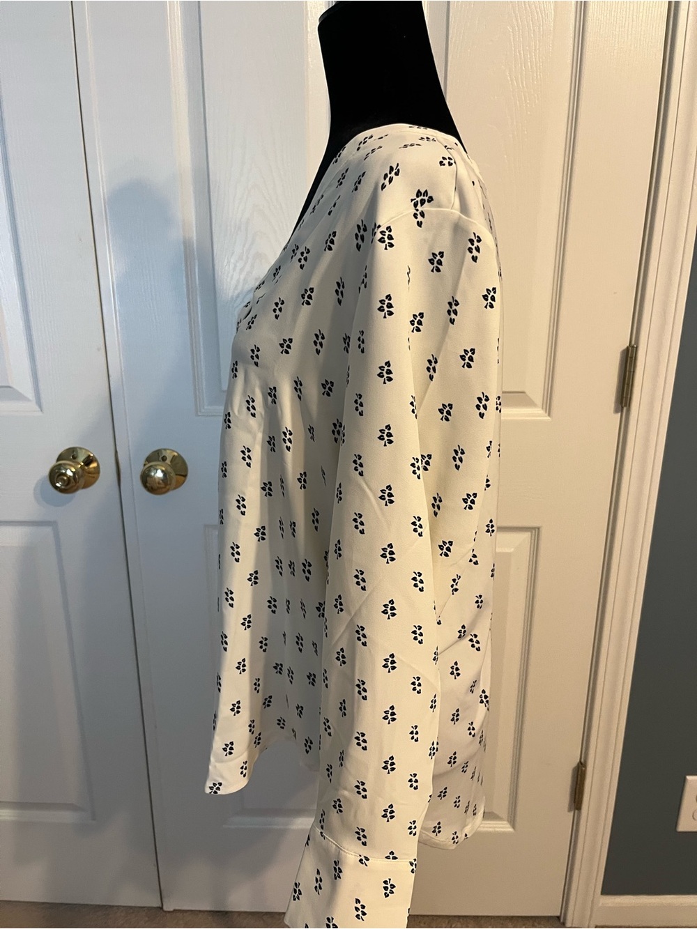 Ann Taylor Cream V-Neck Blouse with Navy Dot Print - Picture 5 of 6